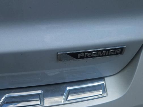 Iridescent Pearl Tricoat 2017 Chevrolet Traverse Premier