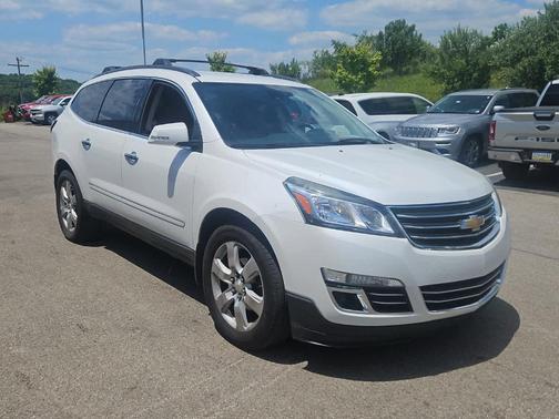 Iridescent Pearl Tricoat 2017 Chevrolet Traverse Premier