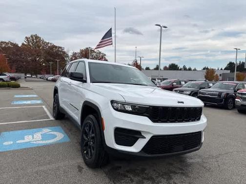 2025 Jeep Grand Cherokee Laredo