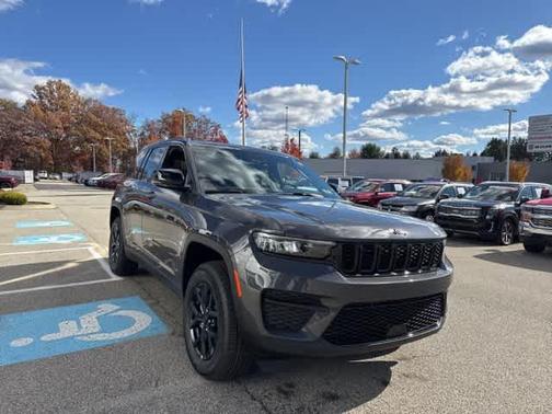 2025 Jeep Grand Cherokee Laredo