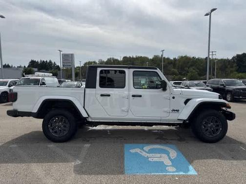 2025 Jeep Gladiator Sport