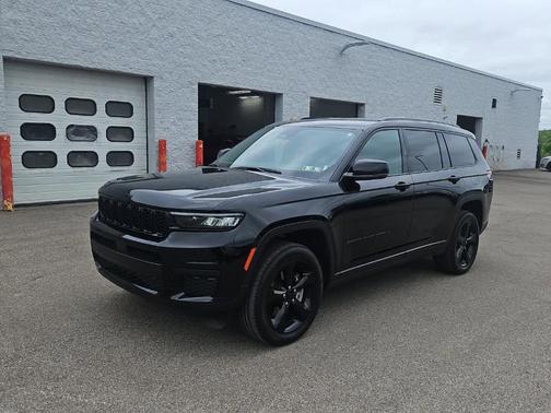 Diamond Black 2023 Jeep Grand Cherokee L Laredo