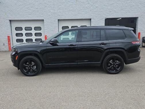 Diamond Black 2023 Jeep Grand Cherokee L Laredo
