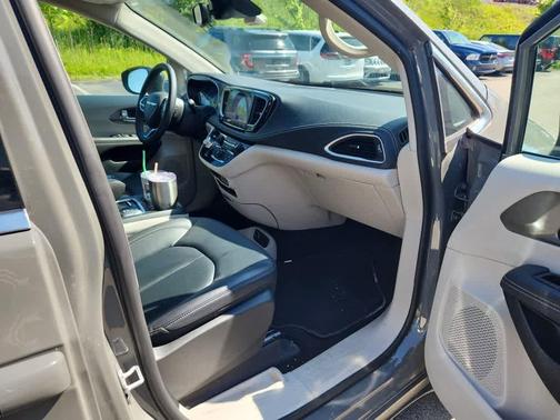 Ceramic Gray Clearcoat 2024 Chrysler Pacifica Touring-L