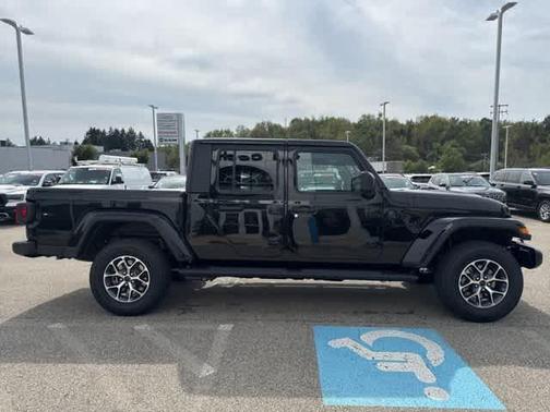 2025 Jeep Gladiator Sport