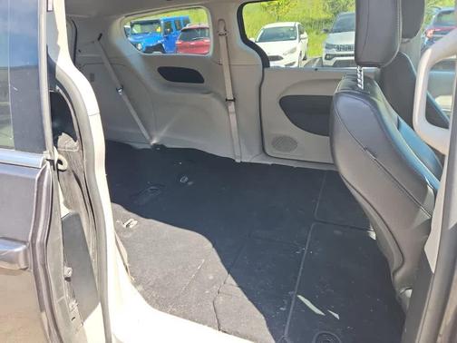 Granite Crystal Clearcoat Metallic 2020 Chrysler Voyager LXI