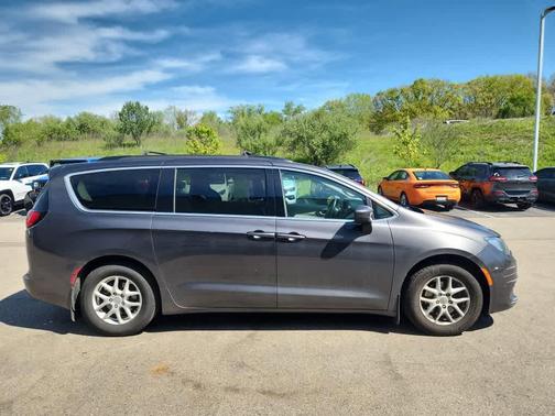Granite Crystal Clearcoat Metallic 2020 Chrysler Voyager LXI