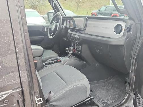 Granite Crystal Clearcoat Metallic 2024 Jeep Gladiator Sport