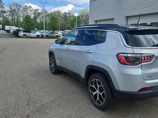 Silver Zynith 2024 Jeep Compass Limited