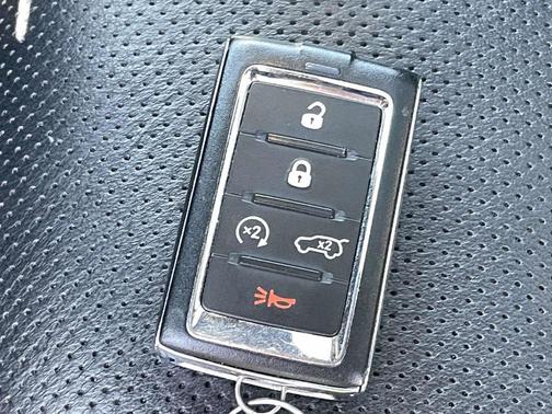 Bright White Clearcoat 2023 Jeep Grand Cherokee Summit