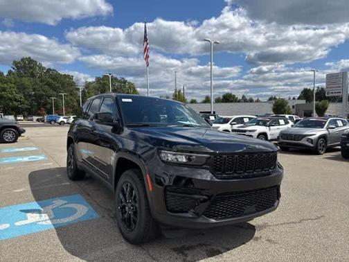 2025 Jeep Grand Cherokee Laredo
