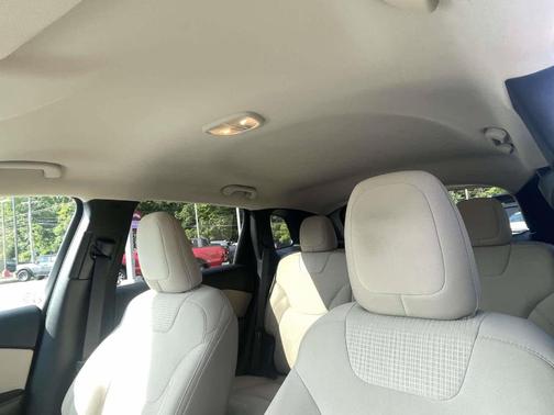 Bright White Clearcoat 2015 Jeep Cherokee Latitude