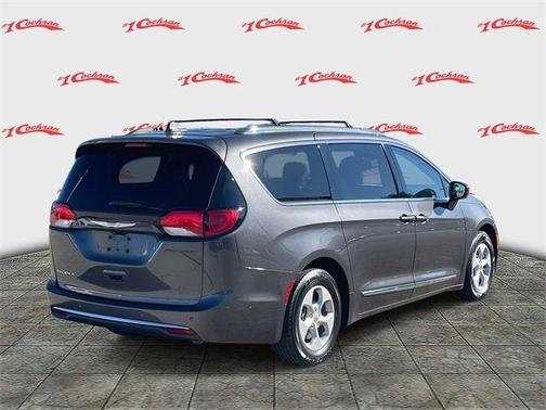 2017 Chrysler Pacifica Touring-L Plus