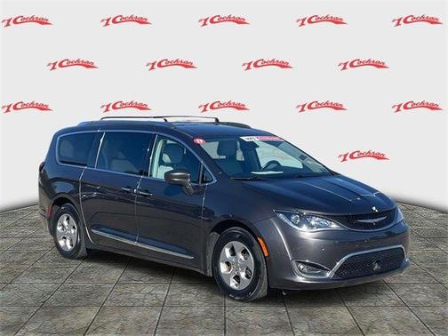 2017 Chrysler Pacifica Touring-L Plus