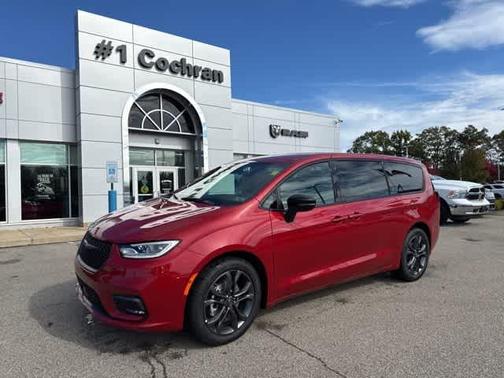 2026 Chrysler Pacifica Select