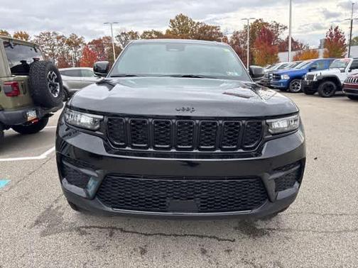 2025 Jeep Grand Cherokee Laredo