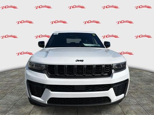 Bright White Clearcoat 2026 Jeep Grand Cherokee Laredo