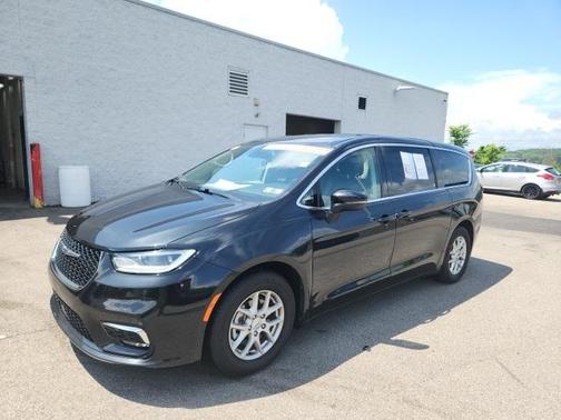 2023 Chrysler Pacifica Touring-L