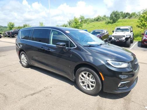 2023 Chrysler Pacifica Touring-L