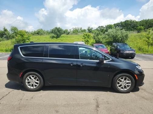 2023 Chrysler Pacifica Touring-L