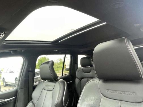 Diamond Black 2023 Jeep Grand Cherokee Overland