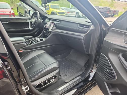 Diamond Black 2023 Jeep Grand Cherokee Overland