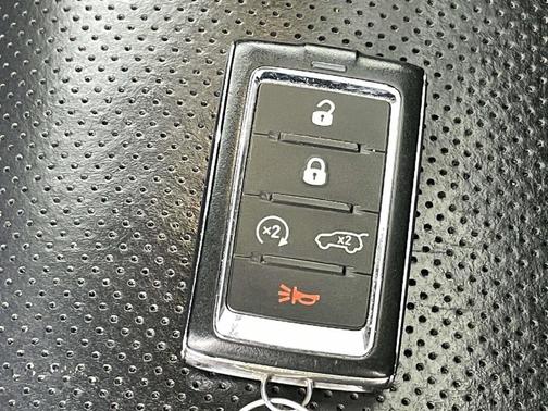 Diamond Black 2023 Jeep Grand Cherokee Overland
