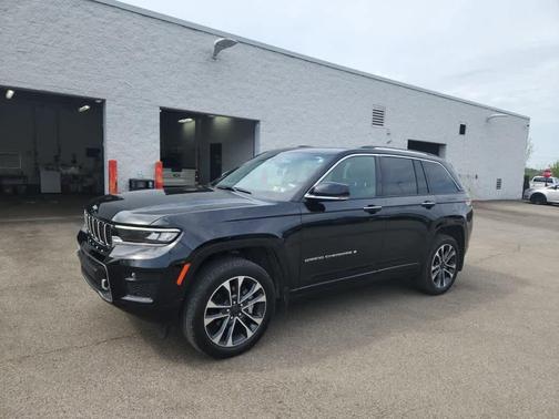 Diamond Black 2023 Jeep Grand Cherokee Overland