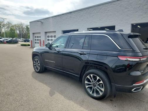 Diamond Black 2023 Jeep Grand Cherokee Overland
