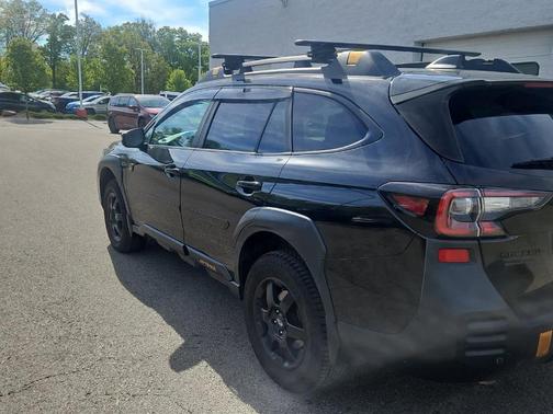 Crystal Black Silica 2022 Subaru Outback Wilderness
