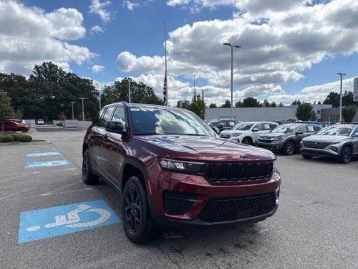 2025 Jeep Grand Cherokee Laredo
