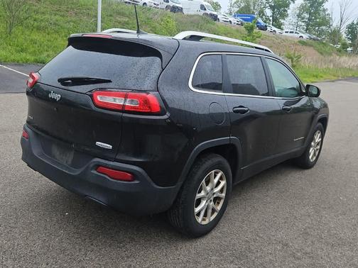 Brilliant Black Crystal Pearlcoat 2016 Jeep Cherokee Latitude