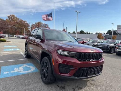 2025 Jeep Grand Cherokee Laredo