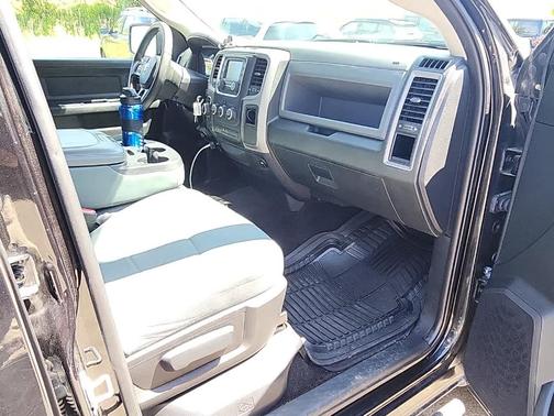 Brilliant Black Crystal Pearlcoat 2016 RAM 1500 Tradesman