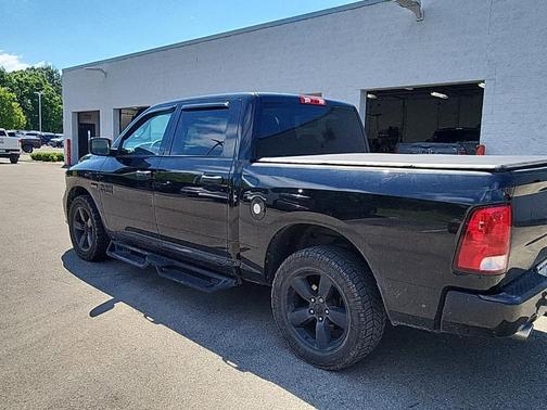 Brilliant Black Crystal Pearlcoat 2016 RAM 1500 Tradesman