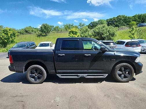 Brilliant Black Crystal Pearlcoat 2016 RAM 1500 Tradesman