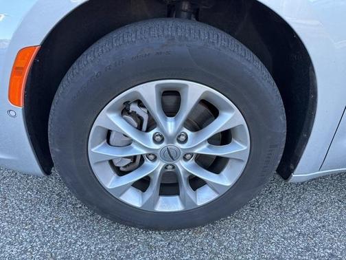 2024 Chrysler Pacifica Touring-L