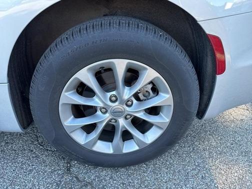 2024 Chrysler Pacifica Touring-L