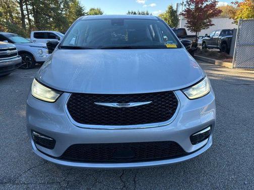 2024 Chrysler Pacifica Touring-L