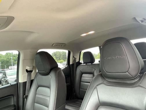 Summit White 2019 GMC Canyon Denali