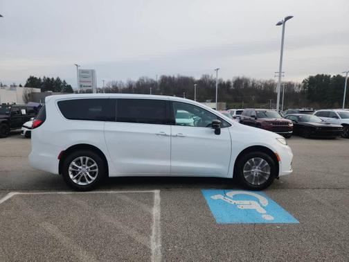 Bright White Clearcoat 2026 Chrysler Pacifica Select