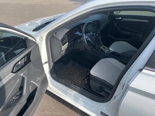 Photo 4 of 15 of 2020 Volkswagen Jetta 1.4T R-Line