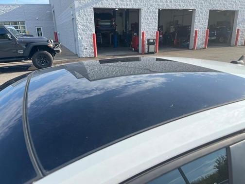 Photo 3 of 15 of 2020 Volkswagen Jetta 1.4T R-Line