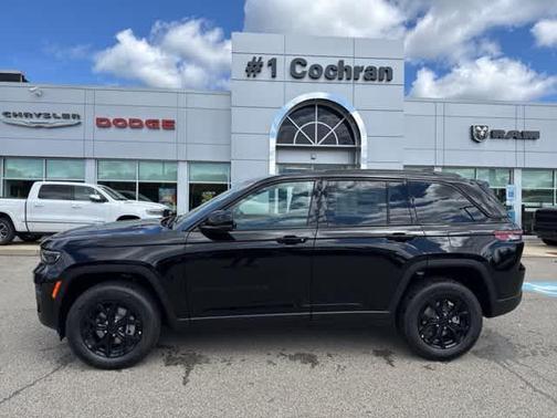 2025 Jeep Grand Cherokee Laredo