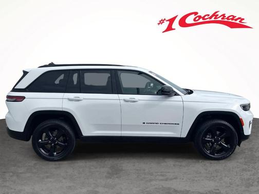 Bright White Clearcoat 2023 Jeep Grand Cherokee Altitude
