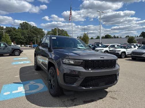 2025 Jeep Grand Cherokee Laredo