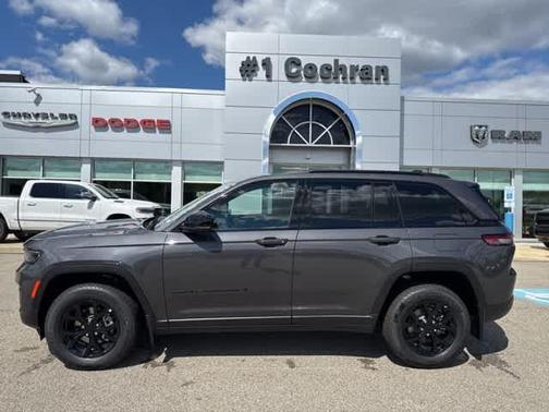 2025 Jeep Grand Cherokee Laredo