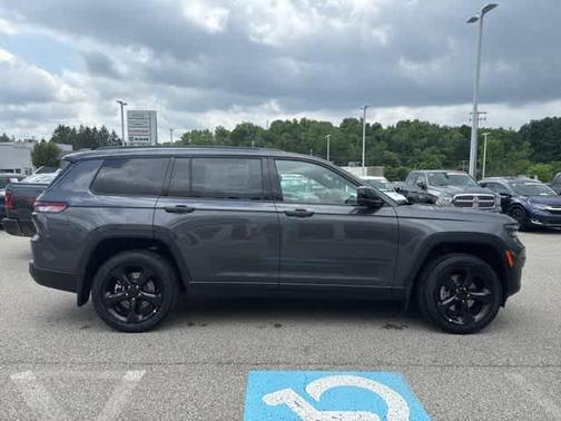 2025 Jeep Grand Cherokee L Laredo