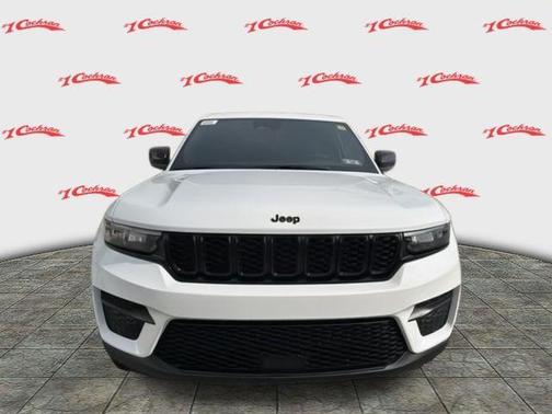 Bright White Clearcoat 2025 Jeep Grand Cherokee Laredo