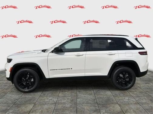 Bright White Clearcoat 2025 Jeep Grand Cherokee Laredo